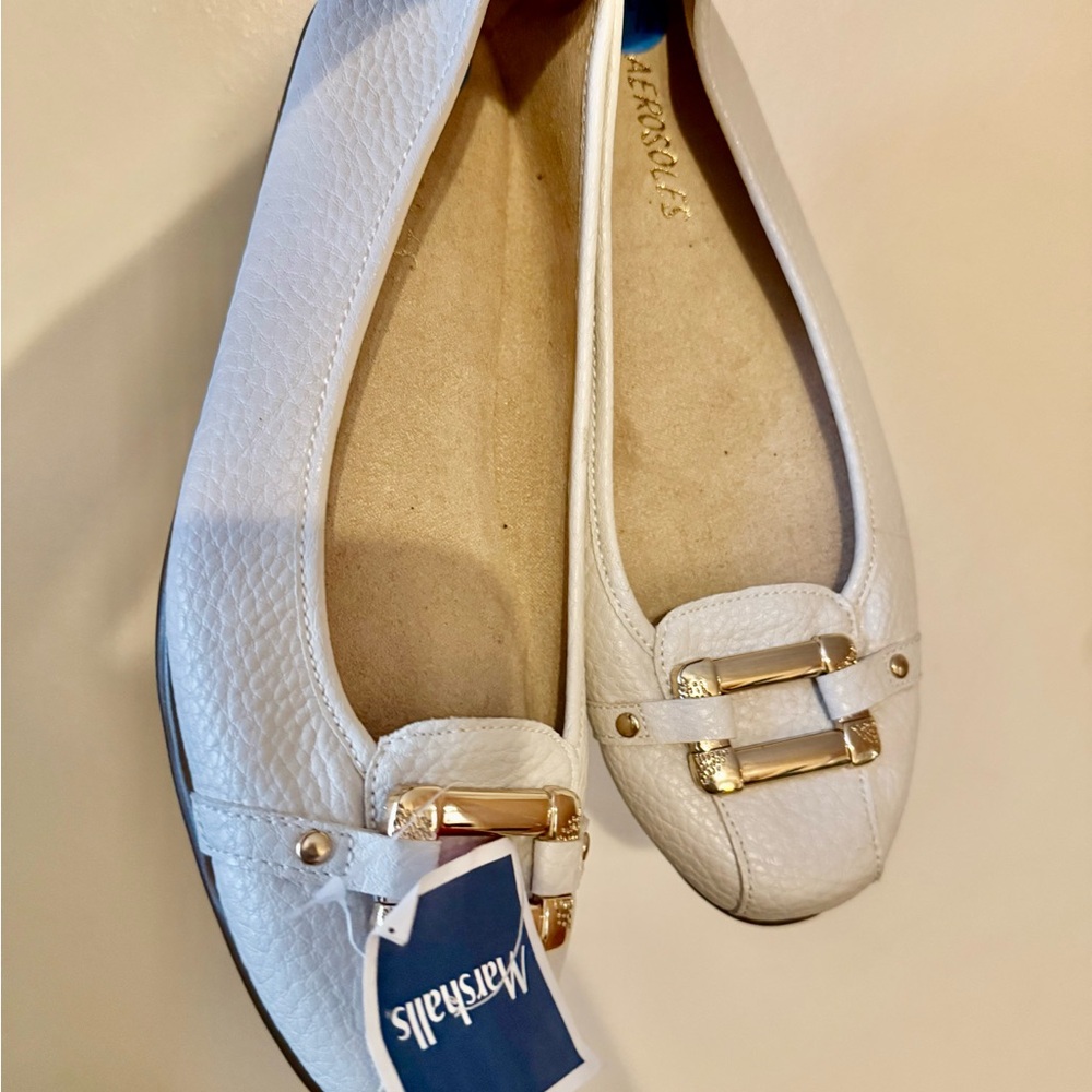 AEROSOLES White Flats ballet sandals Gold 7.5 chic